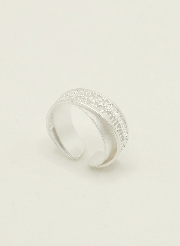 CUNZU| 炽火 | Flamme Dansante Filigree Cross Ring