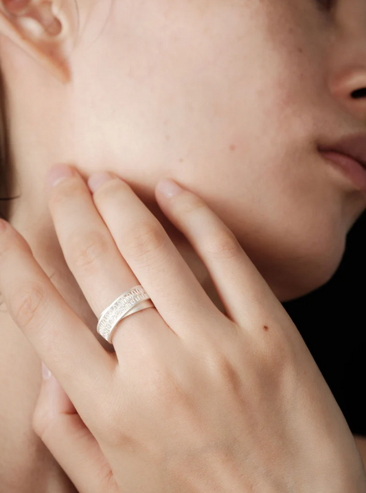 CUNZU| 炽火 | Flamme Dansante Filigree Cross Ring