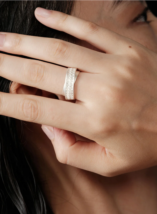 CUNZU| 炽火 | Flamme Dansante Filigree Cross Ring