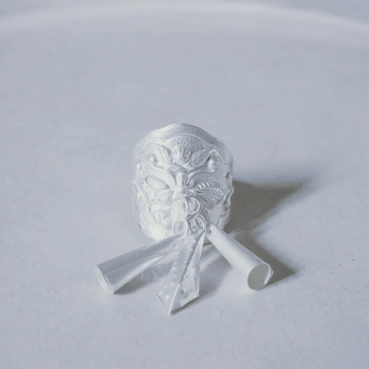 CUNZU| 穗SUI | Flower shaped silver ring with hangings and embossed pattern