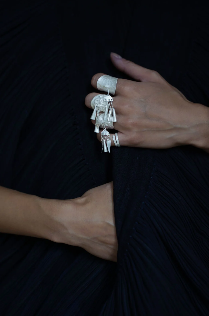 CUNZU| 穗SUI | Flower shaped silver ring with hangings and embossed pattern