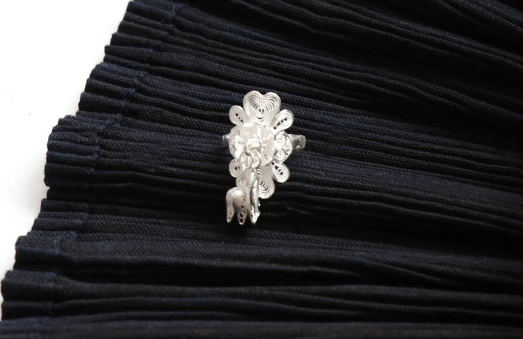 CUNZU| 穗SUI | Flower shaped silver rings with fish and bloom hangings