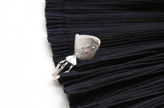 CUNZU| 穗SUI |Bell shaped hanging rings with dragon pattern