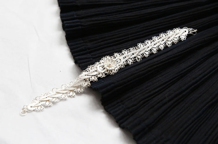 CUNZU| 湛ZHAN | Splendid knitting bracelet with leaf shaped chain