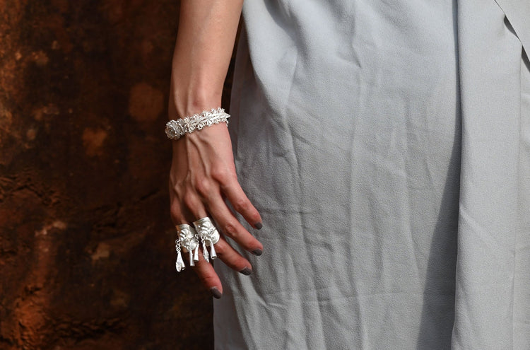 CUNZU| 穗SUI | Handmade silver ring with bell-shaped hangings and embossed bee pattern