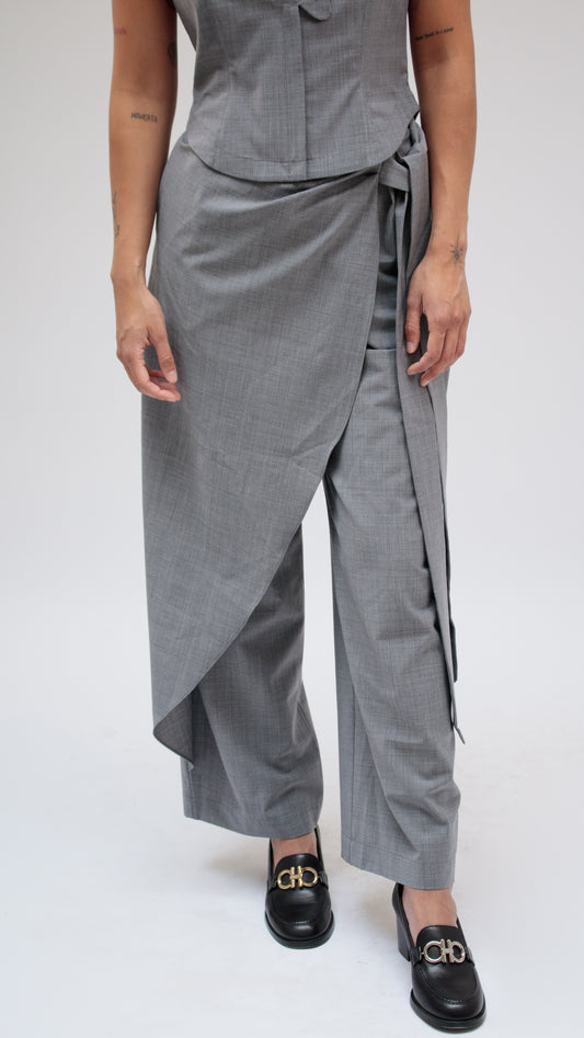 26 Years old |High waist draped pants (blue/gray)