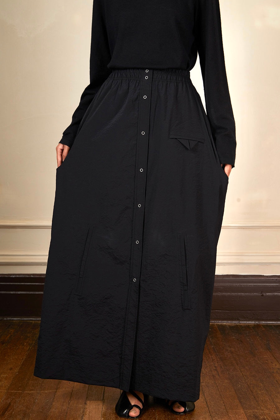 CAIRA | Vase Skirt Caira