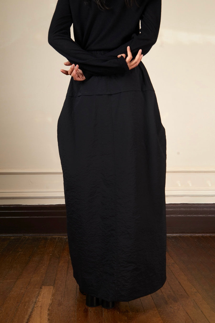 CAIRA | Vase Skirt Caira