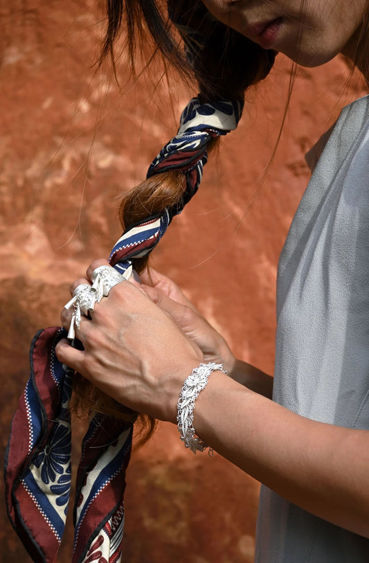 CUNZU| 湛ZHAN | Splendid knitting bracelet with leaf shaped chain