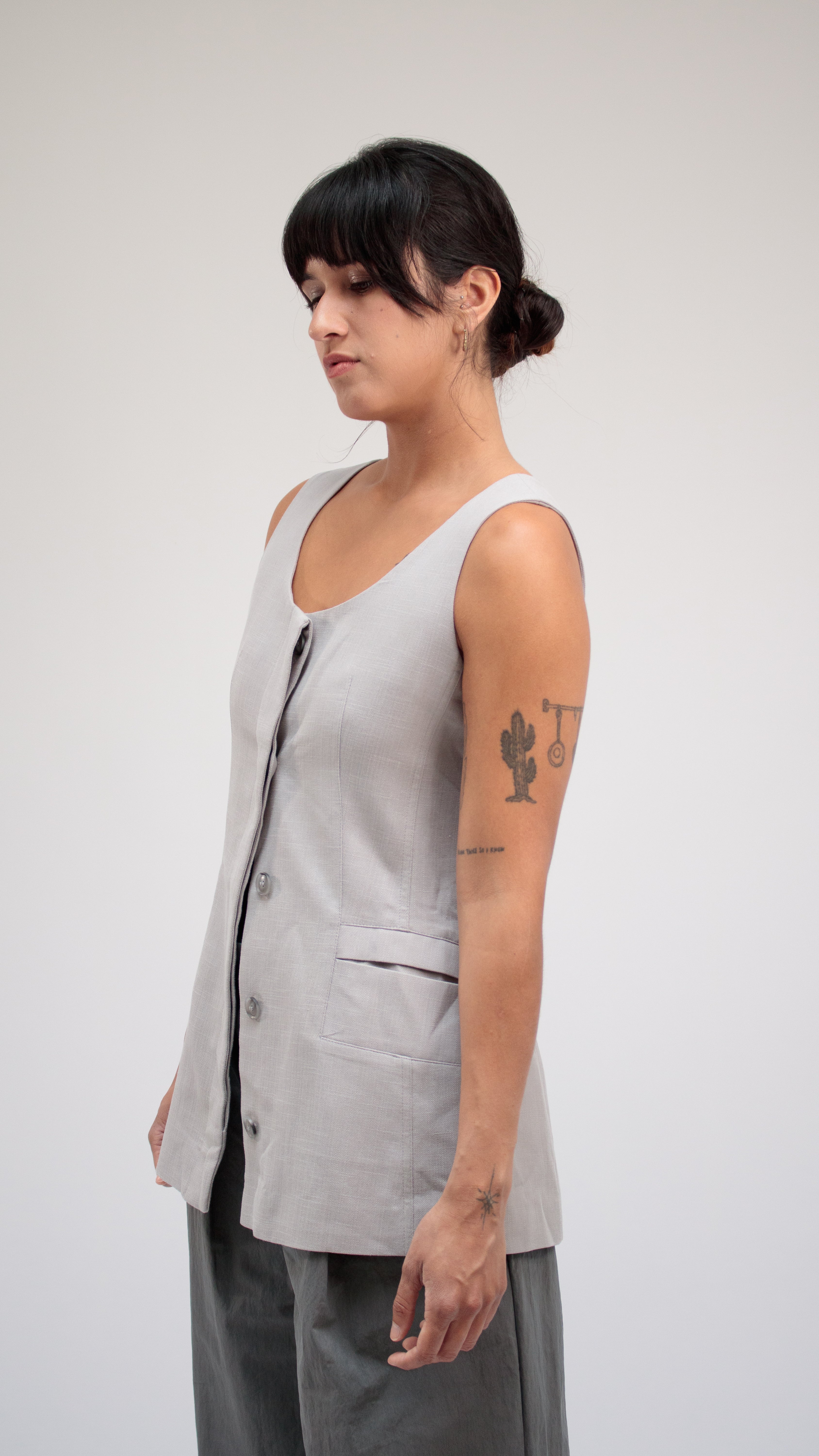 MIST | SS26 Gray Sleeveless Top