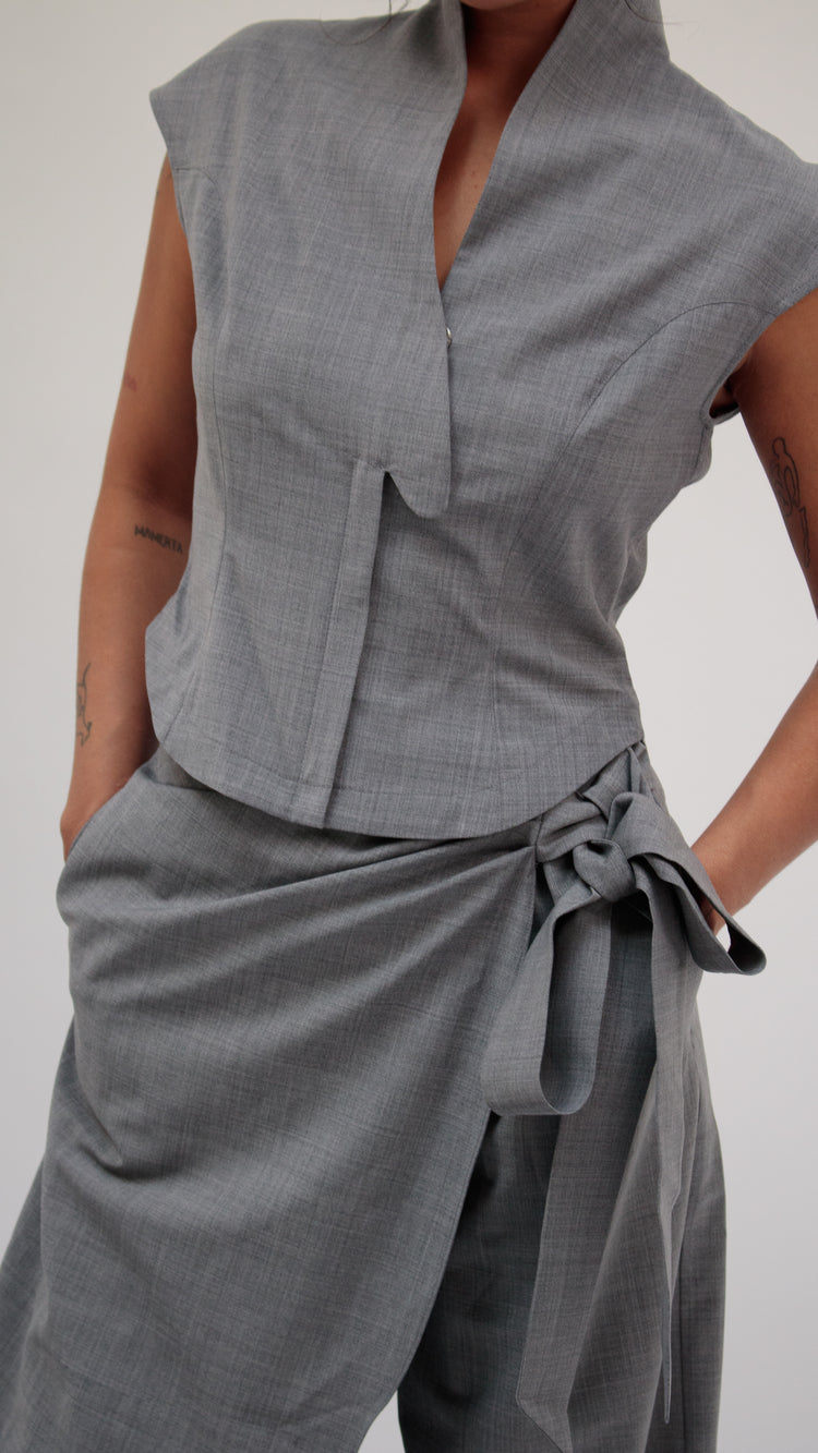 26 Years old ｜Sleeveless vest top (blue/gray)