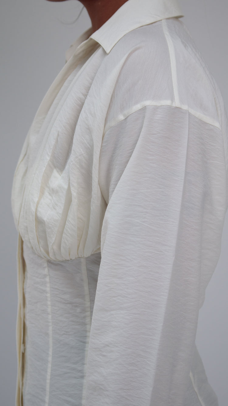26 Years old ｜Pleated waist Structured Blouse / white
