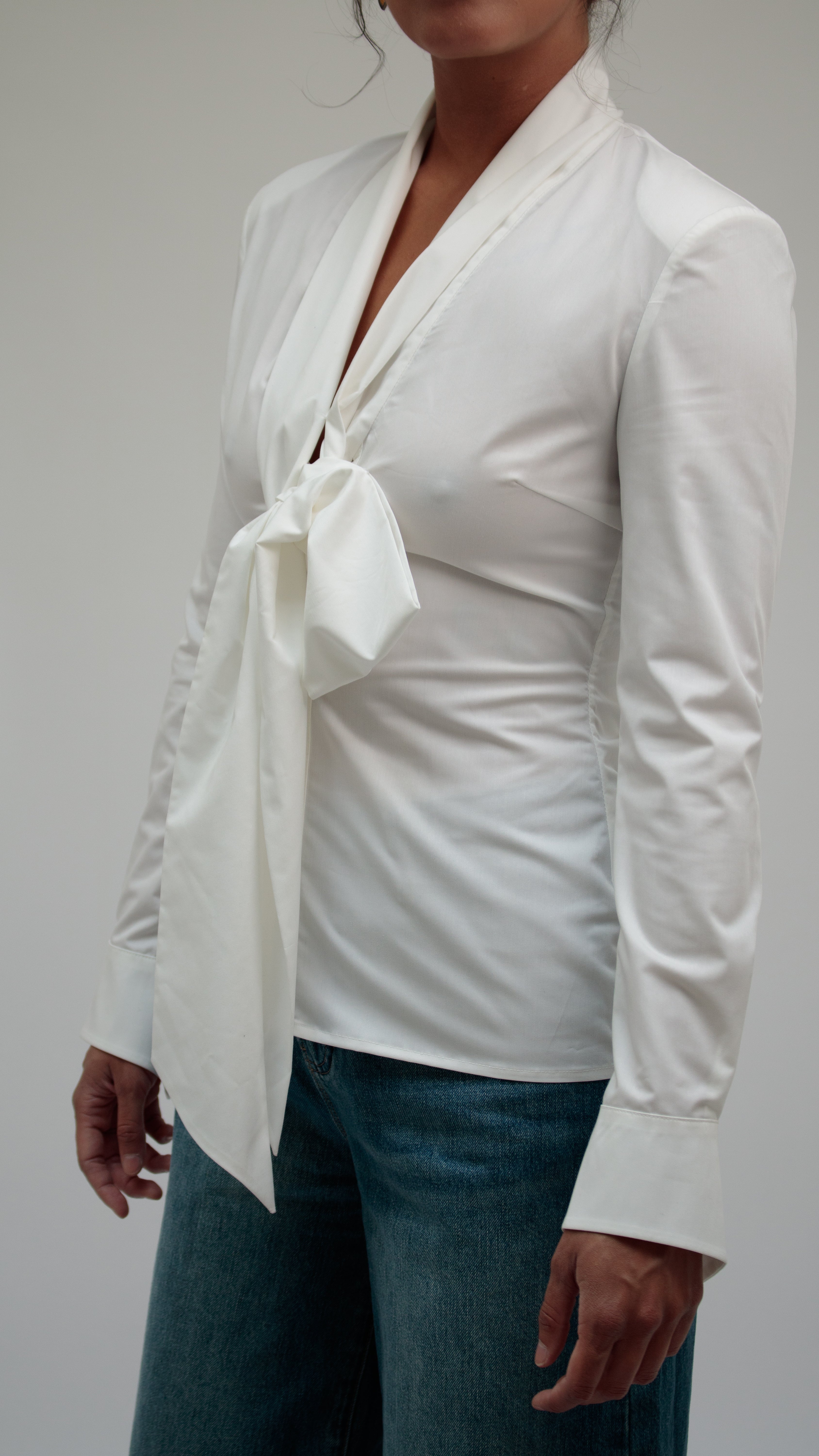 26 Years old ｜Front tie long sleeve blouse