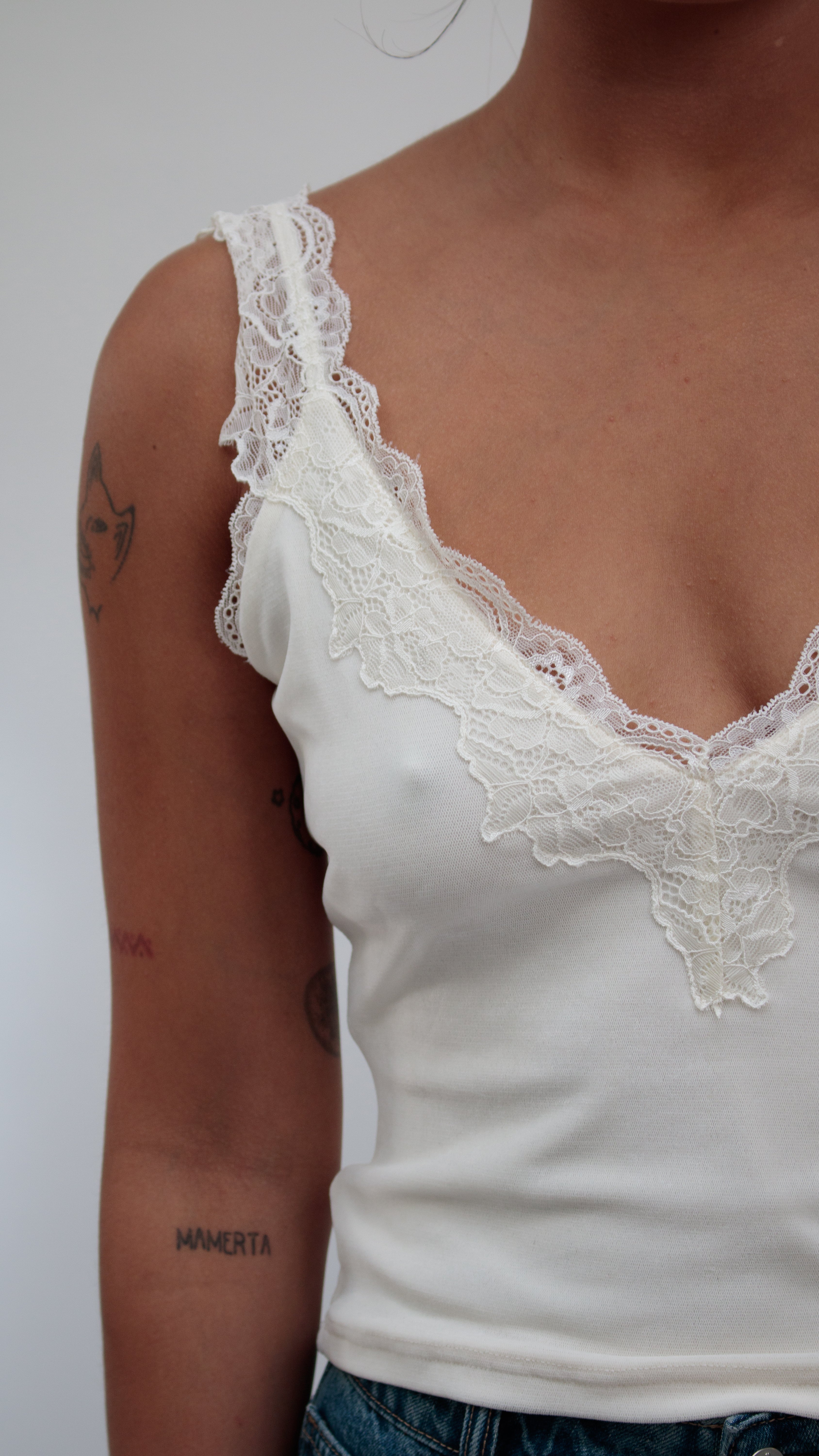 26 Years old ｜Lace tank top