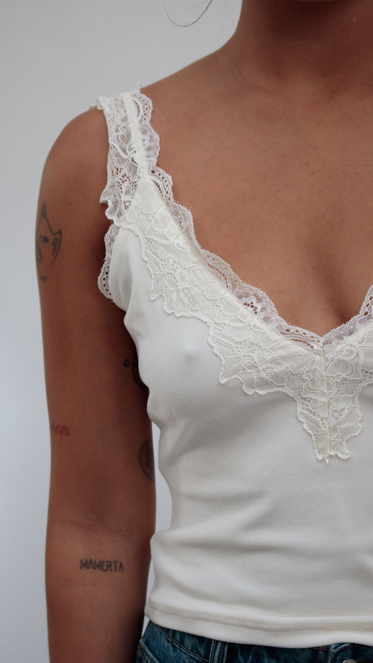 26 Years old ｜Lace tank top