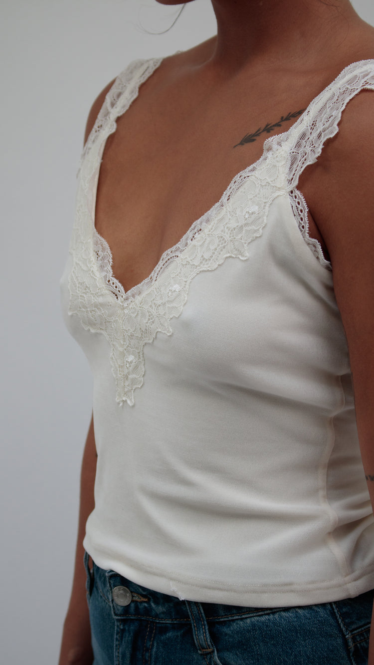 26 Years old ｜Lace tank top