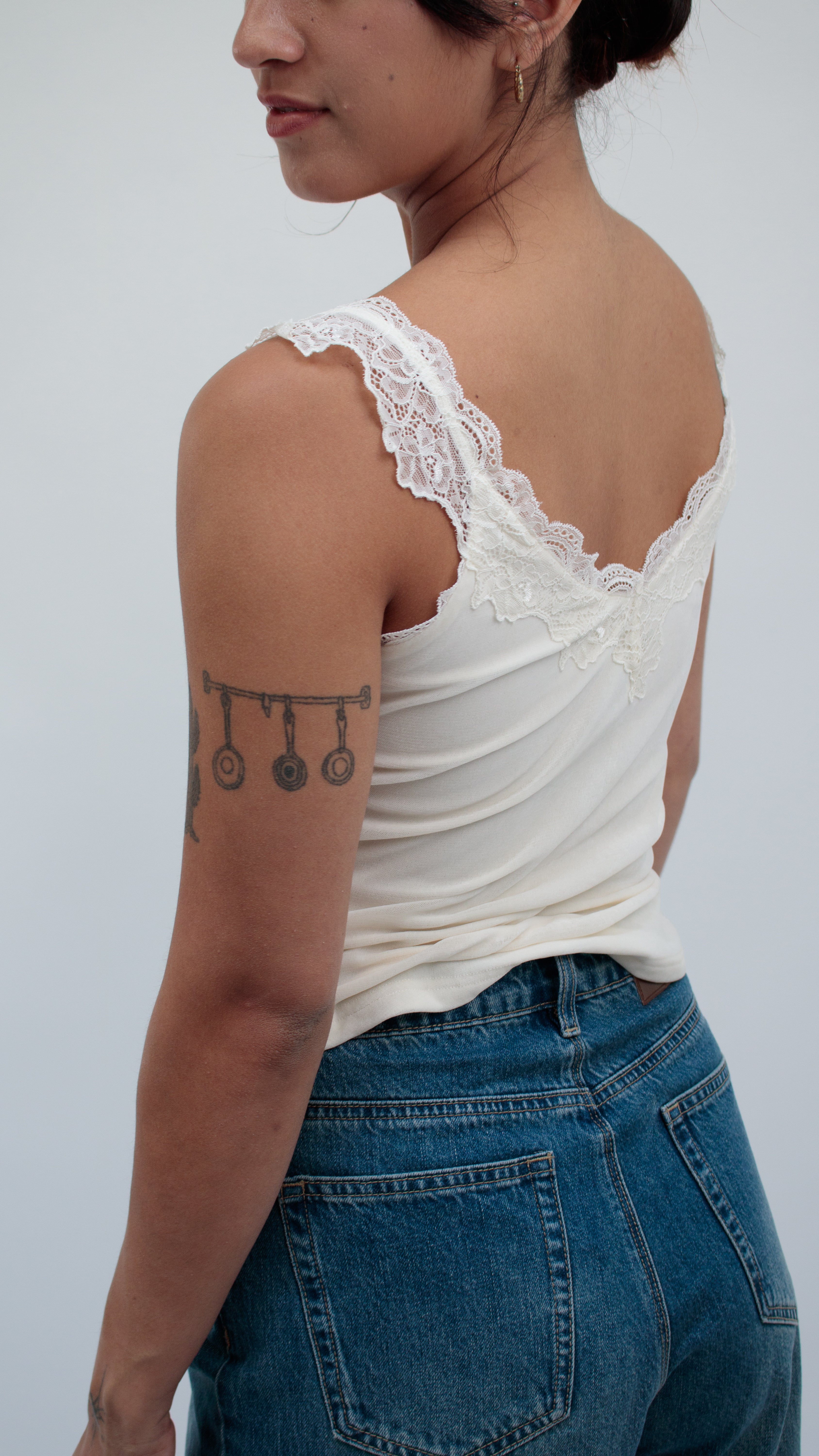 26 Years old ｜Lace tank top