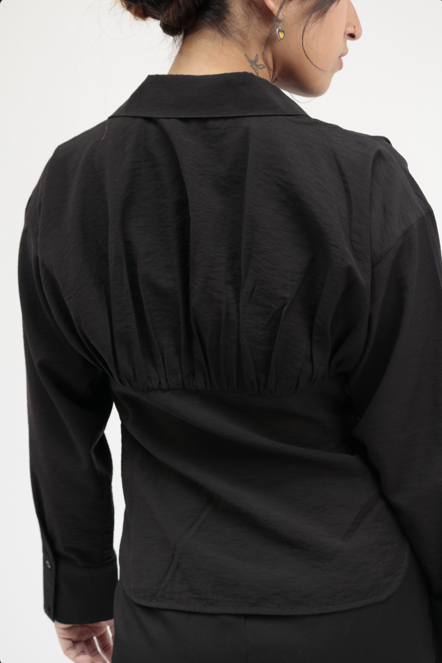 26 Years old ｜Pleated waist Structured Blouse / white