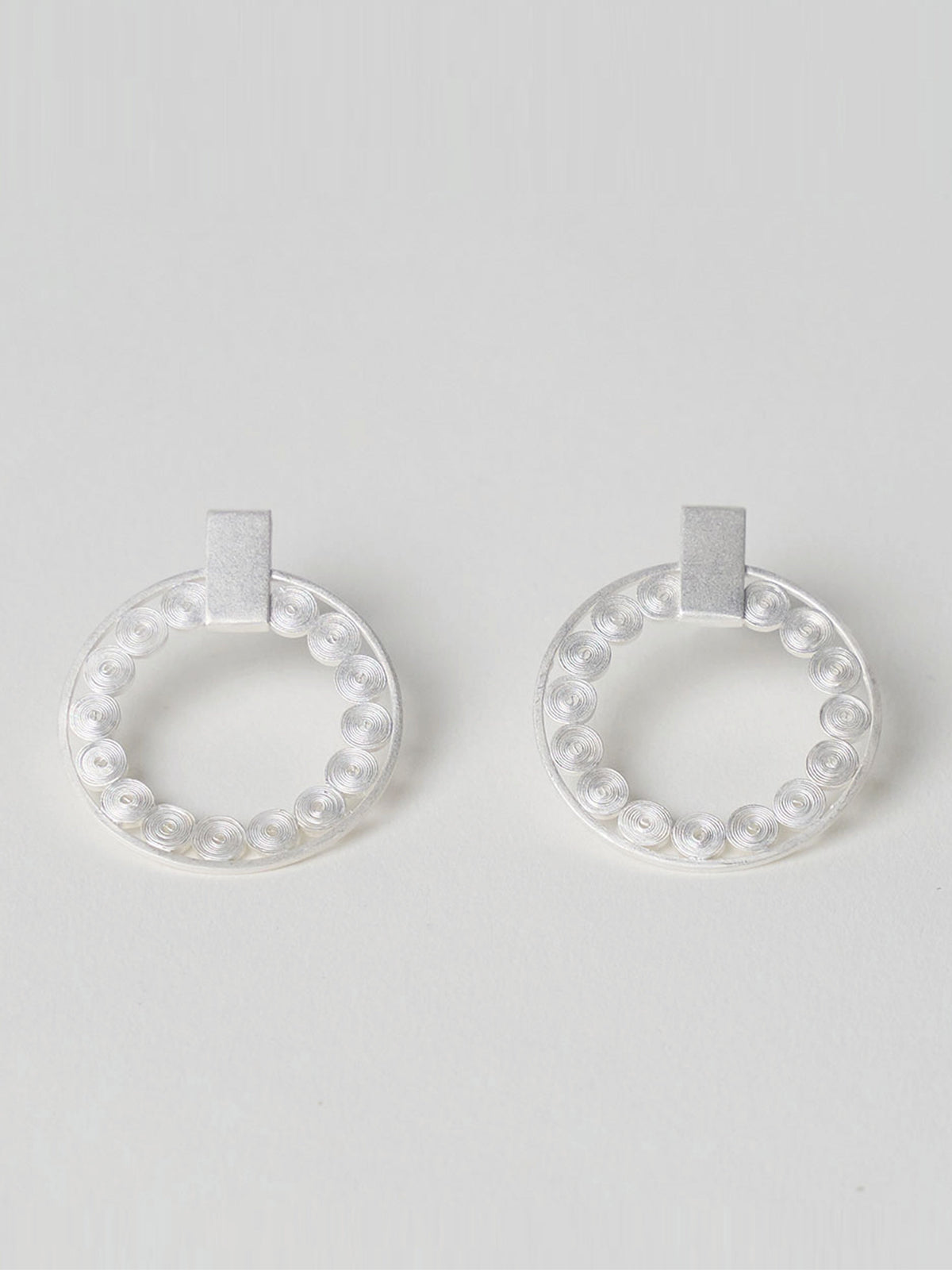 窝妥WUTUO - 18 WUTUO — official product photograph on a light grey background