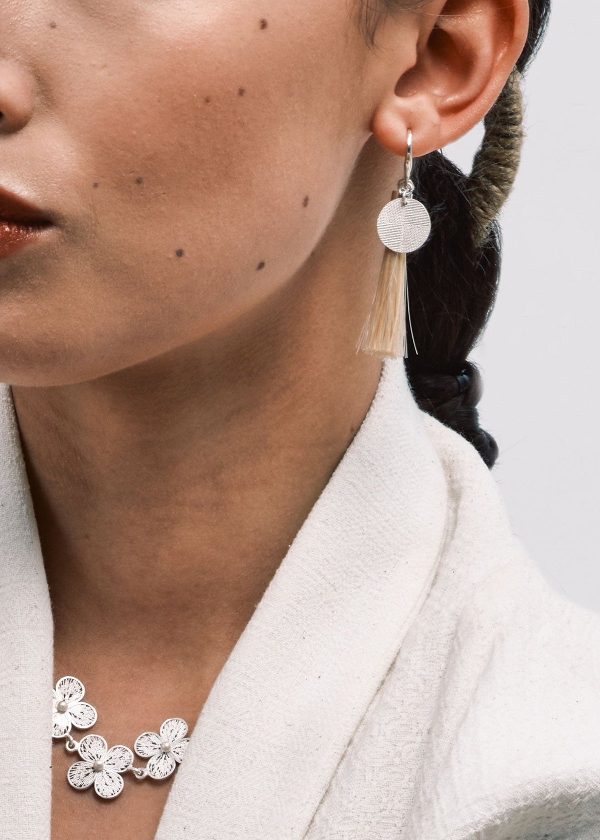 DISTANT HANDS Four-way Spreading Filigree Earrings — official model photograph