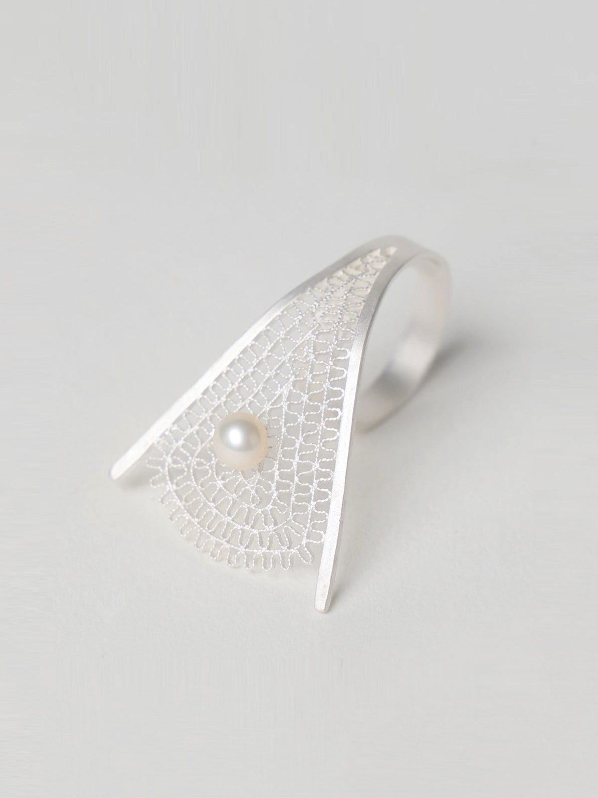 炽火 Flamme Dansante Filigree Ring With Fresh Water Pearl — official product photograph on a light grey background